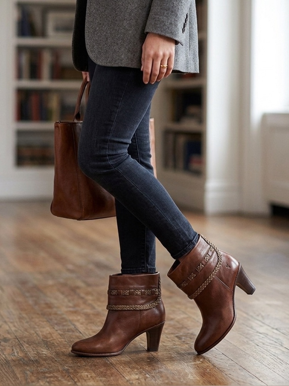 🆕wob Frye Cuff heel bootie, brown, Sz 6